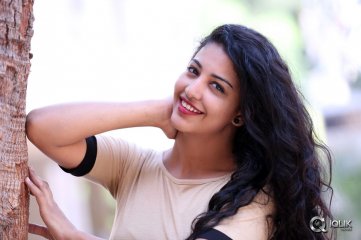 Daksha Nagarkar Interview About Hora Hori